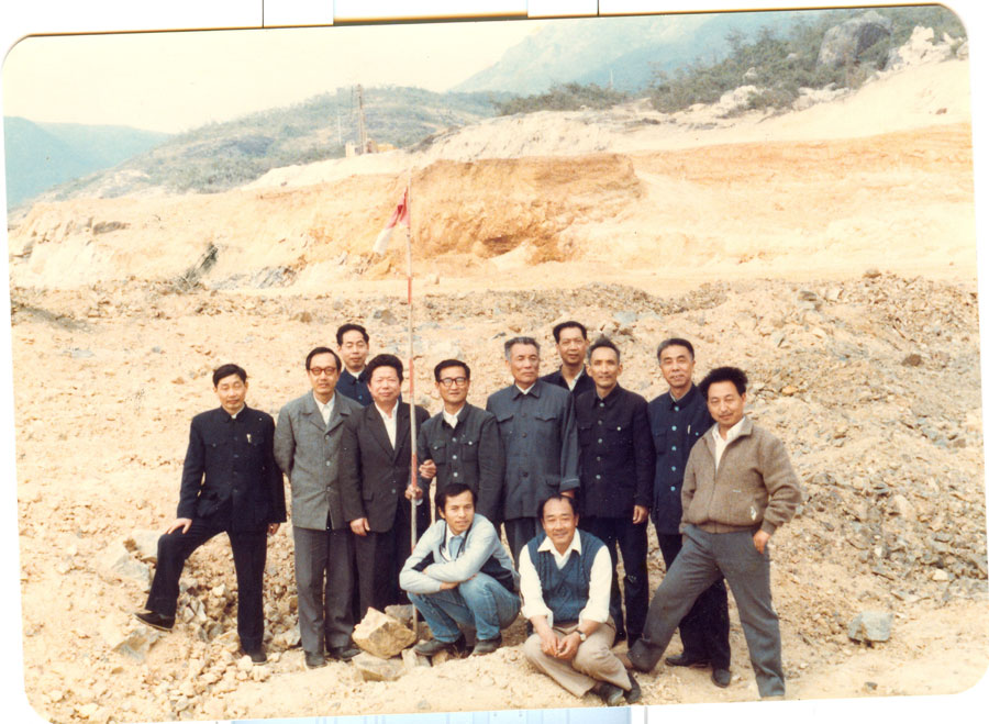 1985年3月到大亞灣核電站考察，在核島一號(hào)機(jī)組中心點(diǎn).jpg